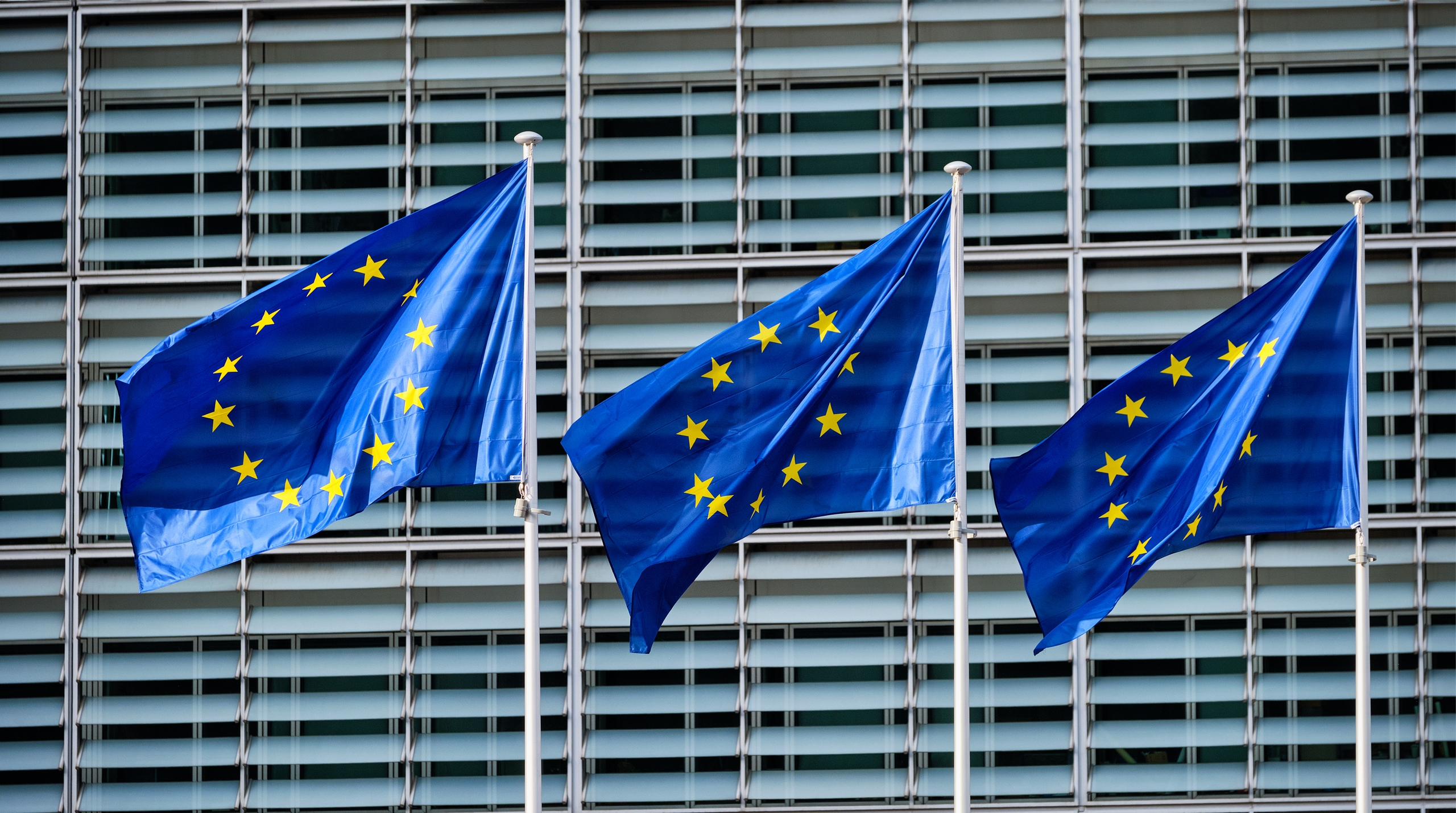 illustration-interim-info-emploi-recrutement-ressources-humaines-rh-cv-job-actualites-candidat-entreprise-travail-temporaire-2560x1430px-directive-parlement-union-europenne-21042026