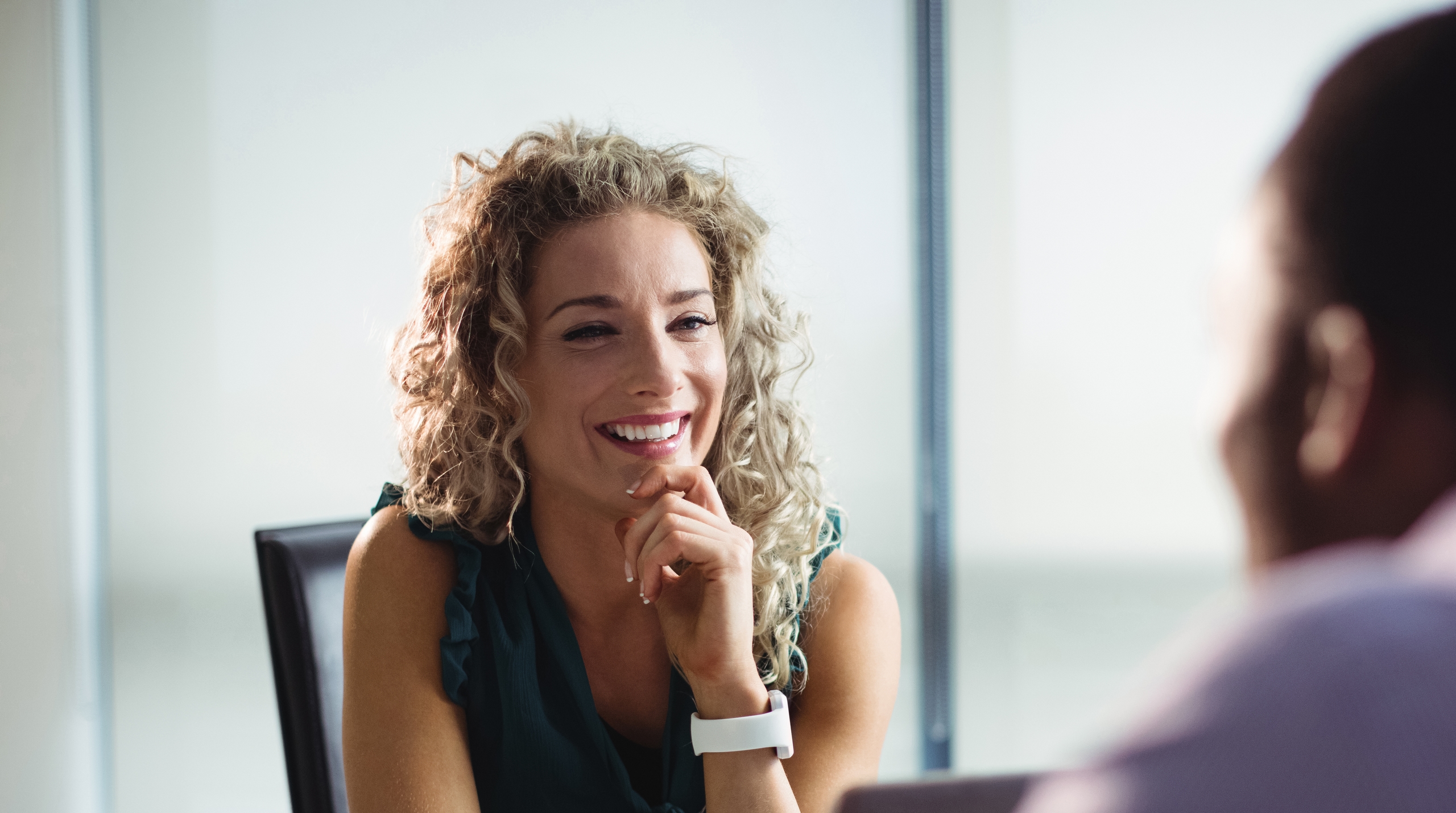 illustration-interim-info-emploi-recrutement-ressources-humaines-rh-cv-job-actualites-candidat-entreprise-travail-temporaire-2560x1430px-entretien-rh-04052026