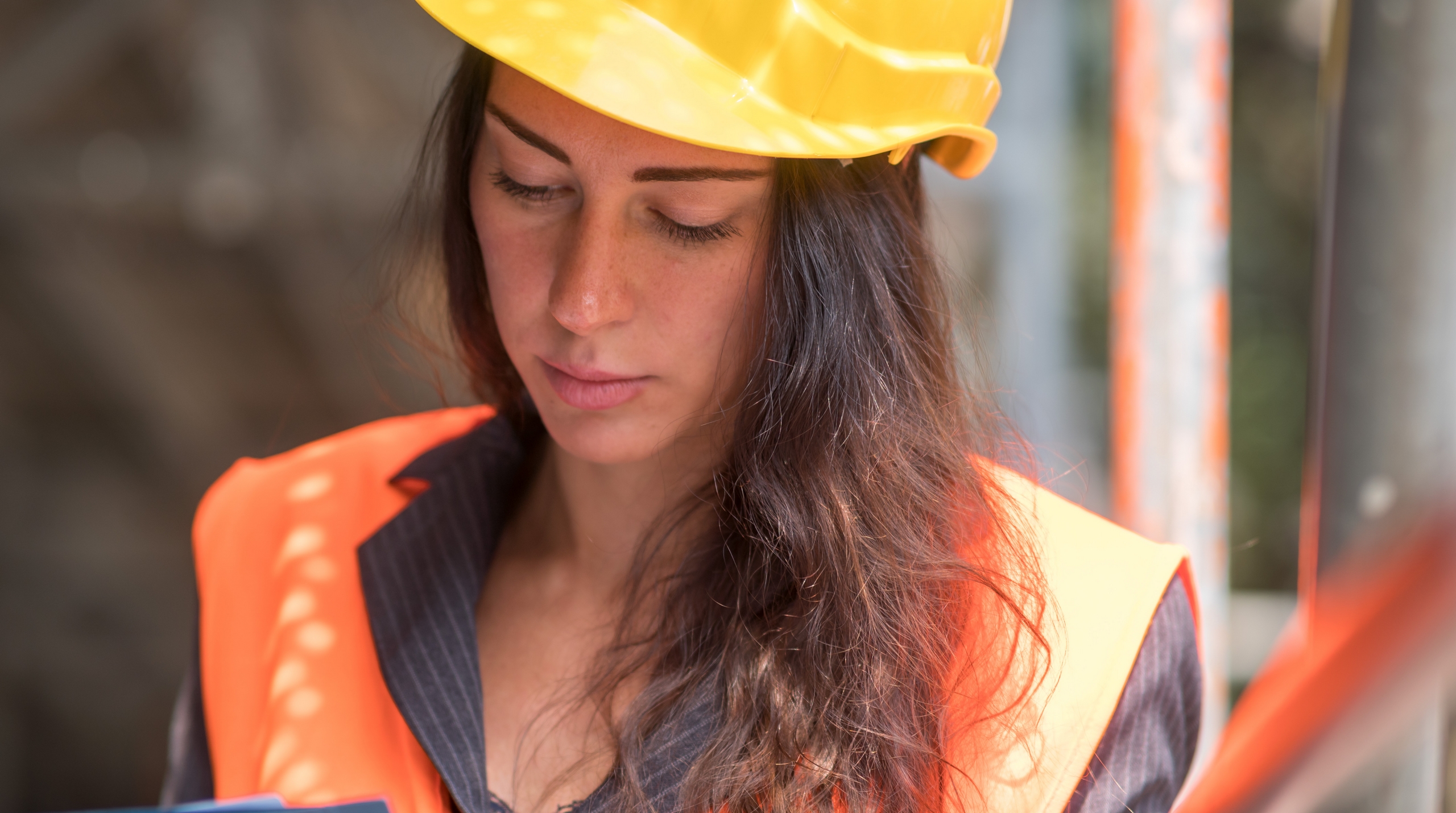 illustration-interim-info-emploi-recrutement-ressources-humaines-rh-cv-job-actualites-candidat-entreprise-travail-temporaire-2560x1430px-prevention-sante-risques-accident-travail-femmes-26052026