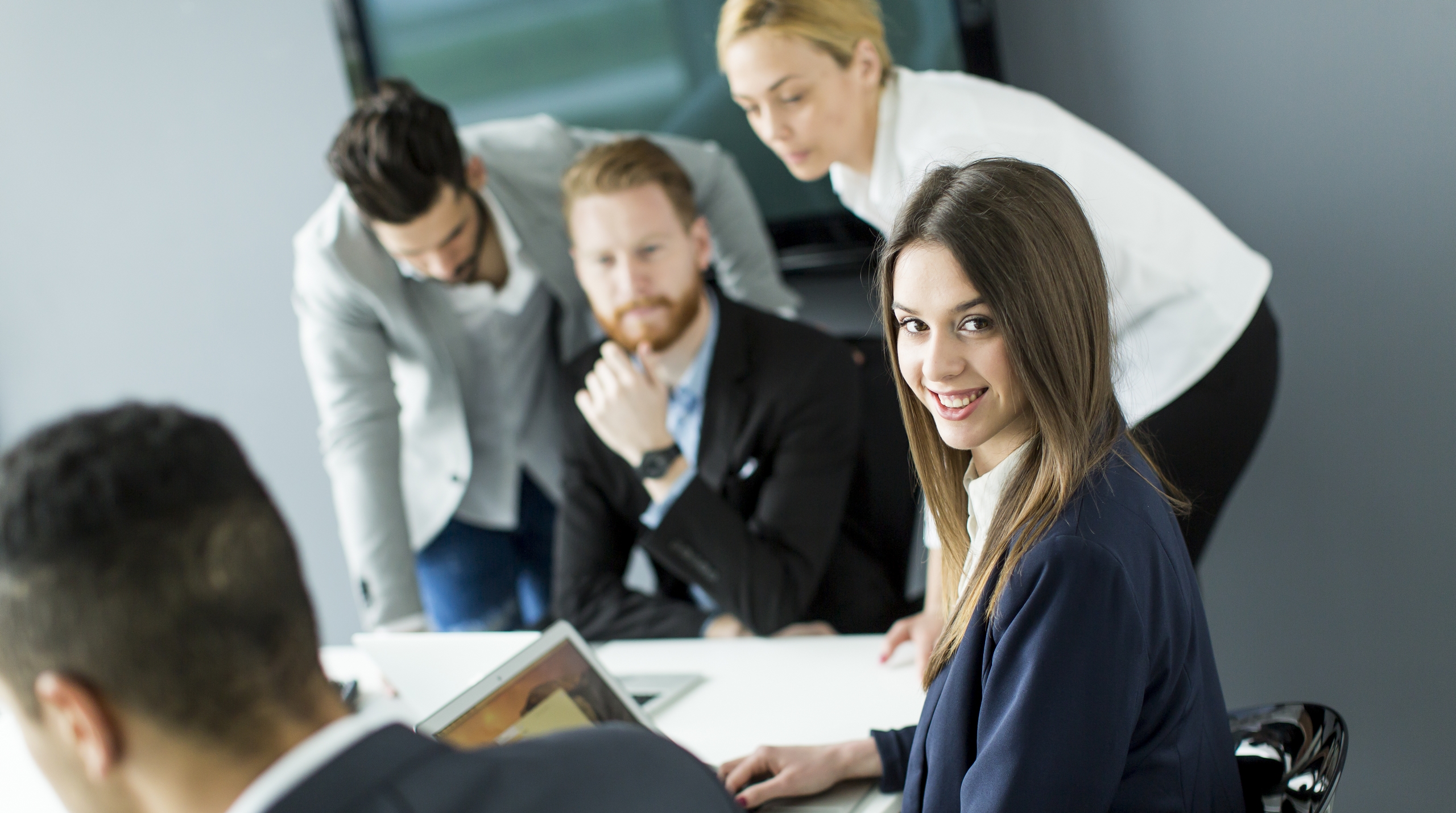 illustration-interim-info-emploi-recrutement-ressources-humaines-rh-cv-job-actualites-candidat-entreprise-travail-temporaire-2560x1430px-rh-entreprise-formalites-sanctions-fraudes-08062026