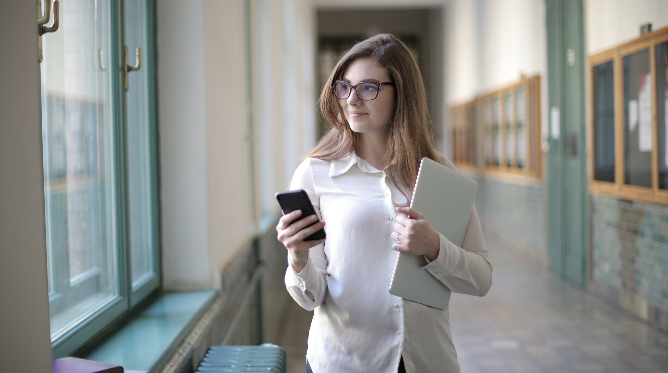 recrutement-ressources-humaines-rh-cv-emploi-contrat-duree-indeterminee-cdd-cdi-stage-alternance-job-etudiant-boulot-travail-temporaire-interim-27-etudiant-Andrea_Piacquadio-pexels-scaled